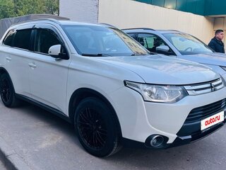 2014 Mitsubishi Outlander III Рестайлинг, белый, 1375000 рублей, вид 5