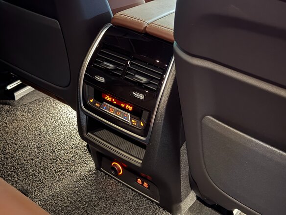 2024 BMW X5 40i IV (G05/G18) Рестайлинг, белый - вид 13