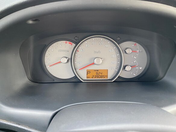 2007 Kia Carens II (UN), серебристый - вид 13