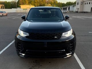 2023 Land Rover Discovery P300 V Рестайлинг, чёрный, 4612535 рублей, вид 2