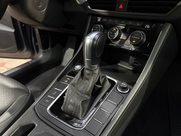 2019 Volkswagen Jetta 8-speed VII, серый, 1740000 рублей - вид 23
