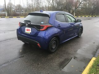 2020 Toyota Yaris IV, фиолетовый, 1550000 рублей, вид 5