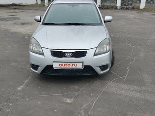 2010 Kia Rio II Рестайлинг, серебристый, 630000 рублей, вид 1