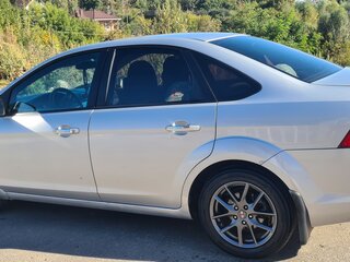 2008 Ford Focus II Рестайлинг, серебристый, 600000 рублей, вид 4