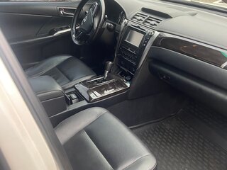 2015 Toyota Camry VII (XV50) Рестайлинг, белый, 2050000 рублей, вид 3