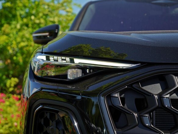 2025 Audi Q5 40 TDI III (GU), чёрный - вид 2
