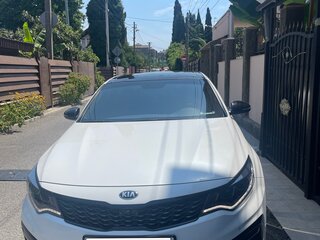 2019 Kia Optima IV Рестайлинг, белый, 2400000 рублей, вид 3