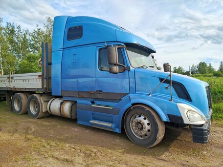 2003 Volvo VNL, голубой, 1300000 рублей, вид 2