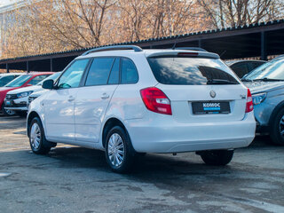 2010 Skoda Fabia II Рестайлинг, белый, 469000 рублей, вид 3