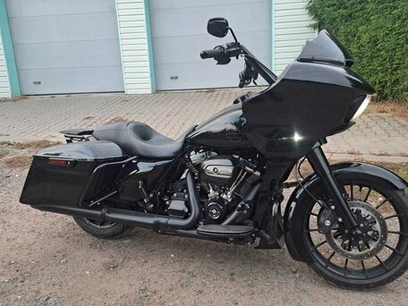 2018 Harley-Davidson Road Glide, чёрный, 1605846 рублей, вид 4