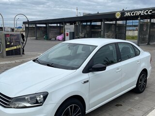 2017 Volkswagen Polo V Рестайлинг, белый, 1050000 рублей, вид 1