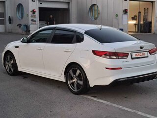 2019 Kia Optima IV Рестайлинг, белый, 2100000 рублей, вид 5