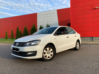 2017 Volkswagen Polo V Рестайлинг, белый, 828548 рублей, вид 3