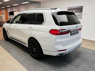 2021 BMW X7 40i I (G07), белый, 9390000 рублей, вид 4