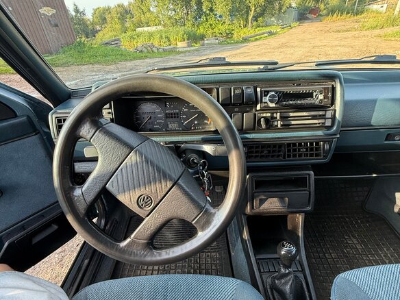 1990 Volkswagen Jetta KAT II, синий, 130000 рублей - вид 6