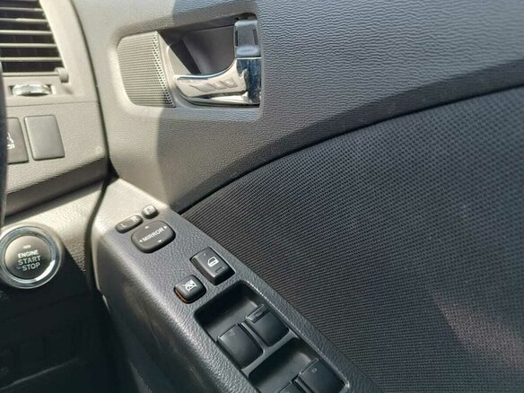 2013 Toyota ISis I Рестайлинг, белый, 1700000 рублей - вид 7