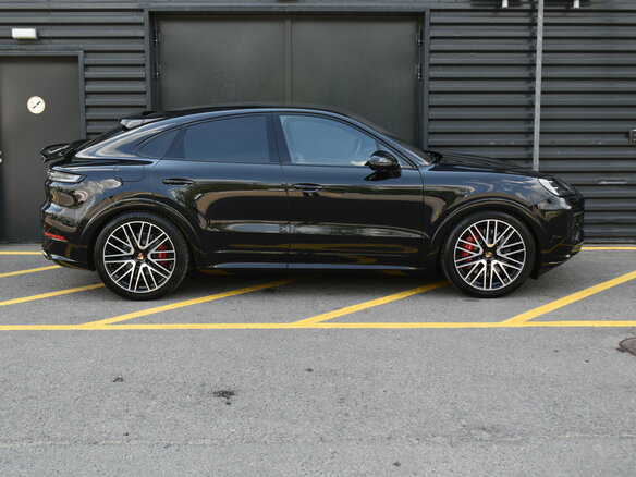 2026 Porsche Cayenne GTS Coupé III Рестайлинг, чёрный, 25900000 рублей - вид 6