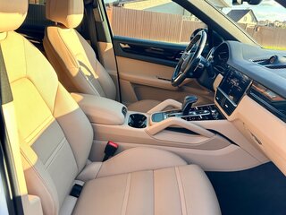 2020 Porsche Cayenne Coupé III, белый, 9999999 рублей, вид 4
