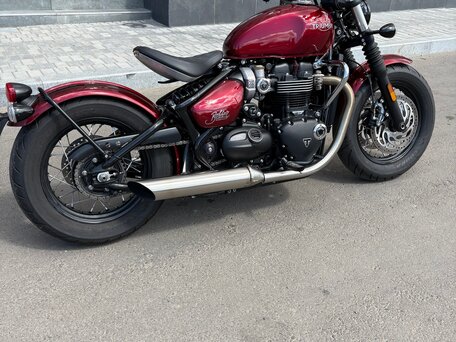 2021 Triumph Bonneville Bobber, красный, 2150000 рублей, вид 2