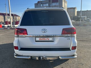 2016 Toyota Land Cruiser 200 Series Рестайлинг 2, белый, 6500000 рублей, вид 2