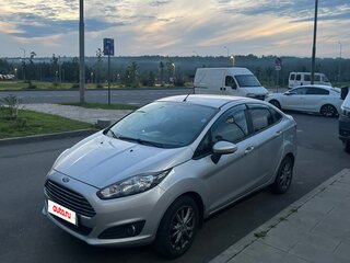 2015 Ford Fiesta Mk6 Рестайлинг, серебристый, 800000 рублей, вид 2
