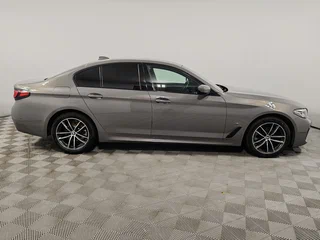 2021 BMW 5 серии 520d xDrive VII (G30/G31/G38) Рестайлинг, серый, 3649000 рублей, вид 4