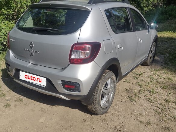 2018 Renault Sandero Stepway II, серебристый, 850000 рублей - вид 1