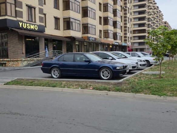 1996 BMW 7 серии 730i III (E38), синий, 2500000 рублей - вид 4