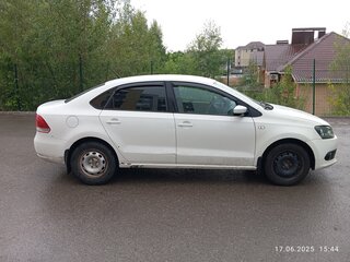 2013 Volkswagen Polo V, белый, 410000 рублей, вид 3