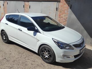 2015 Hyundai Solaris I Рестайлинг, белый, 990000 рублей, вид 3