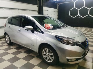 2017 Nissan Note e-Power II Рестайлинг, серебристый, 1250000 рублей, вид 2
