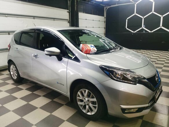 2017 Nissan Note e-Power II Рестайлинг, серебристый, 1250000 рублей - вид 1