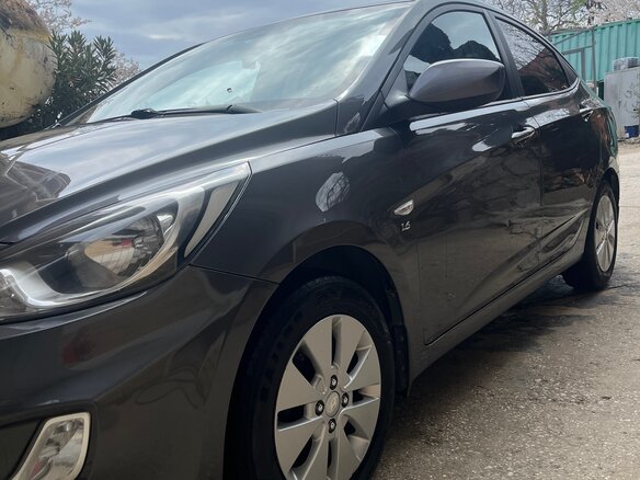 2012 Hyundai Solaris I, серый, 970000 рублей - вид 4