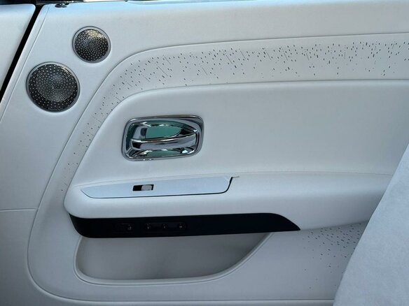2026 Rolls-Royce Spectre Black Badge I (Series I), чёрный, 74000000 рублей - вид 12
