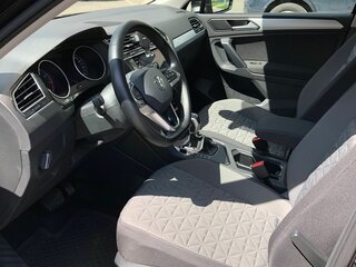 2021 Volkswagen Tiguan II Рестайлинг, чёрный, 3300000 рублей, вид 5