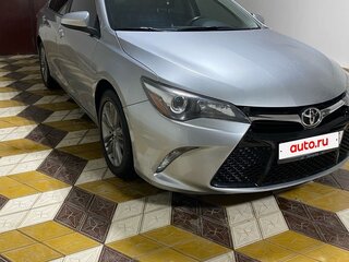 2016 Toyota Camry VII (XV50) Рестайлинг, серый, 2050000 рублей, вид 3