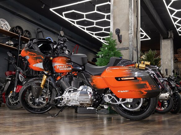 2025 Harley-Davidson CVO Road Glide RR, чёрный, 20000000 рублей - вид 9