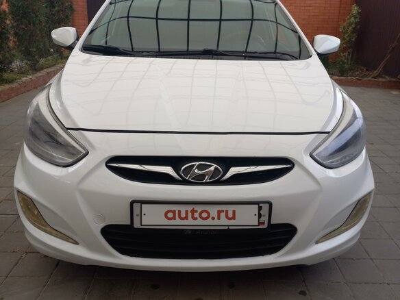 2013 Hyundai Solaris I, белый, 800000 рублей