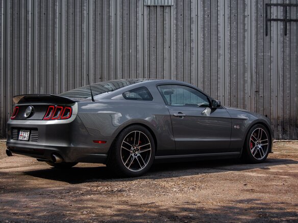 2012 Ford Mustang V Рестайлинг, серый, 5999969 рублей - вид 1
