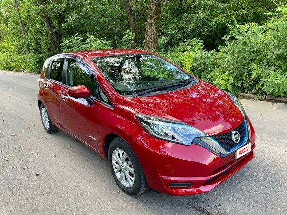 2018 Nissan Note e-Power II Рестайлинг, красный, 1620000 рублей - вид 6