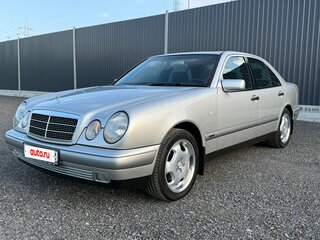 1998 Mercedes-Benz E-Класс 240 II (W210, S210), серебристый, 2500000 рублей, вид 1