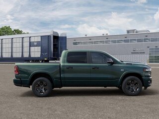 2026 Ram 1500 Crew Cab eTorque V Рестайлинг, зелёный, 7069000 рублей, вид 3