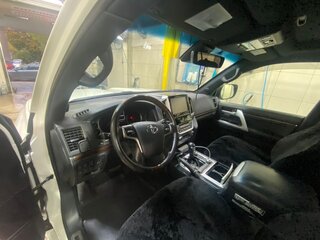 2018 Toyota Land Cruiser 200 Series Рестайлинг 2, белый, 9150000 рублей, вид 5