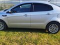 2014 Kia Rio III, серебристый, 750000 рублей - вид 1