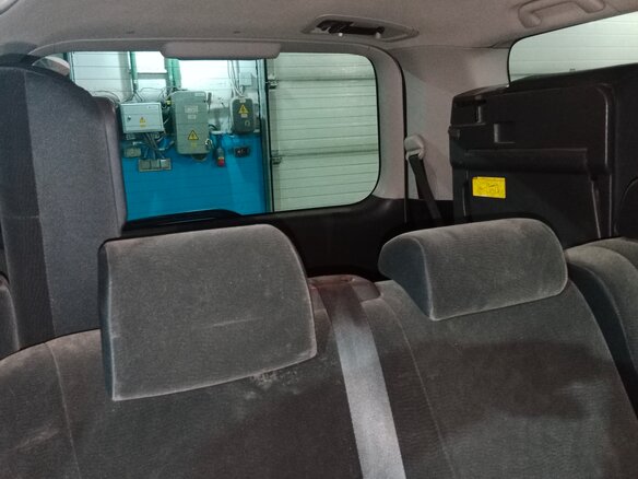 2010 Toyota Noah II (R70), серый, 1750000 рублей - вид 15