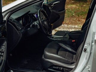 2010 Hyundai Sonata VI (YF), серебристый, 1150000 рублей, вид 5