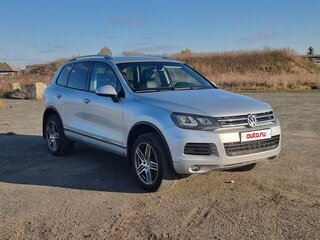 2010 Volkswagen Touareg II, серебристый, 1545000 рублей, вид 4