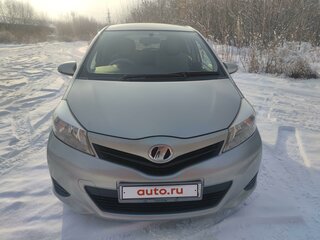 2011 Toyota Vitz III (XP130), серый, 860000 рублей, вид 1