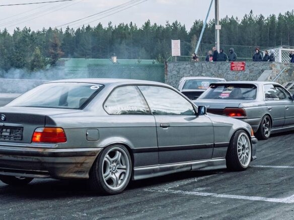 1992 BMW 3 серии 318i III (E36), серый, 1390000 рублей - вид 6