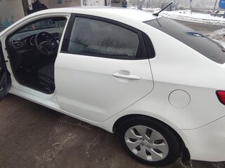 2015 Kia Rio III Рестайлинг, белый, 1400000 рублей, вид 5